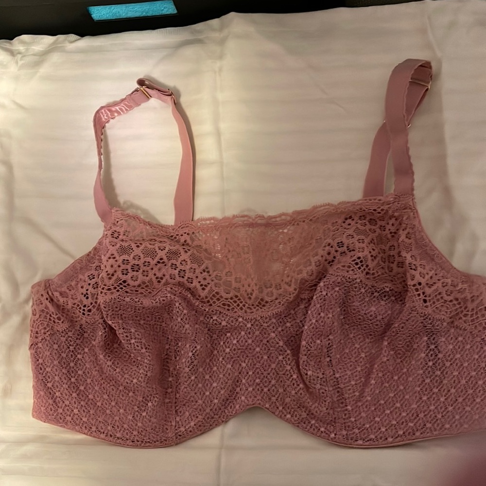 Cacique. Lace Bra 40DDD